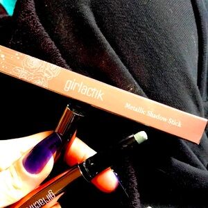 ✨🆕BNIB!Girlactik Metallic Shadow Stick in shade “Riches”!✨